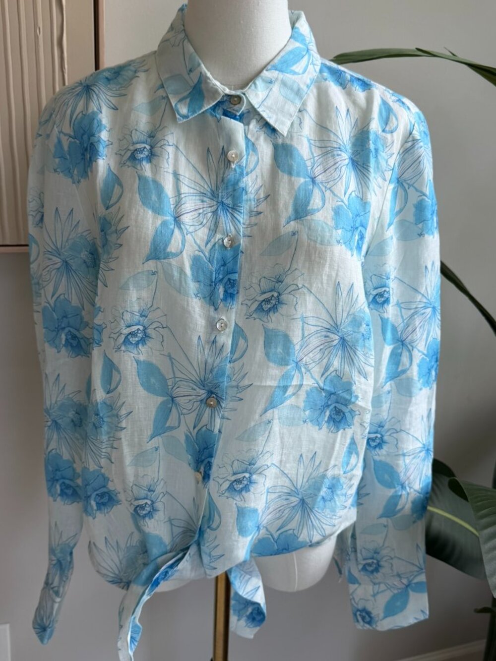 NWOT 120% LINO LINEN TIE FRONT SHIRT LIGHT BLUE & WHITE FLORAL M/44
